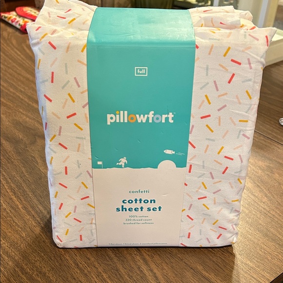 Pillowfort Other - Pillowfort Confetti Cotton Sheet Set - White with Multicolor Sprinkles